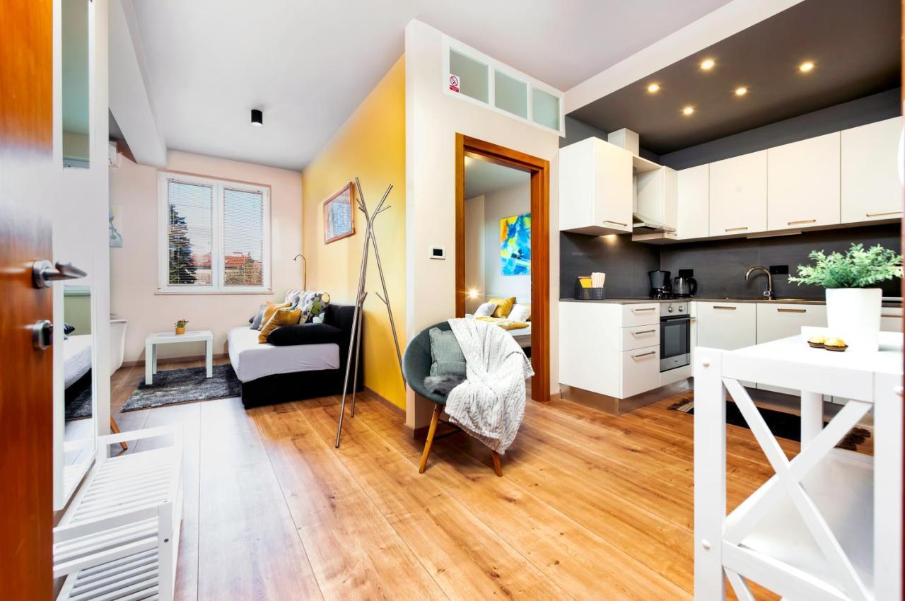 Room And Apartments Antea Rovinj Bagian luar foto