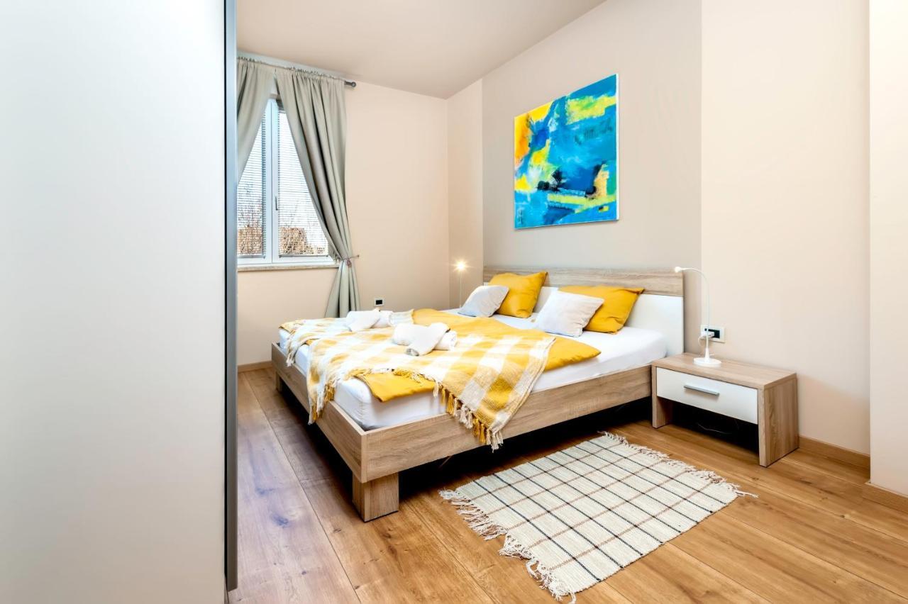 Room And Apartments Antea Rovinj Bagian luar foto