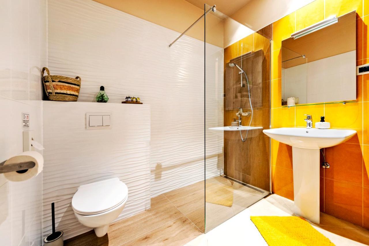 Room And Apartments Antea Rovinj Bagian luar foto