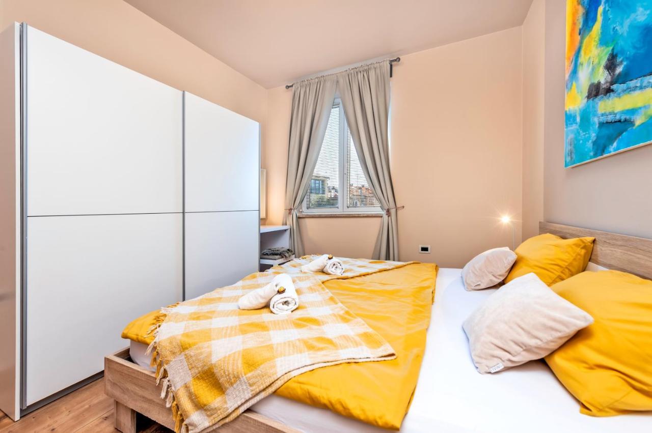 Room And Apartments Antea Rovinj Bagian luar foto