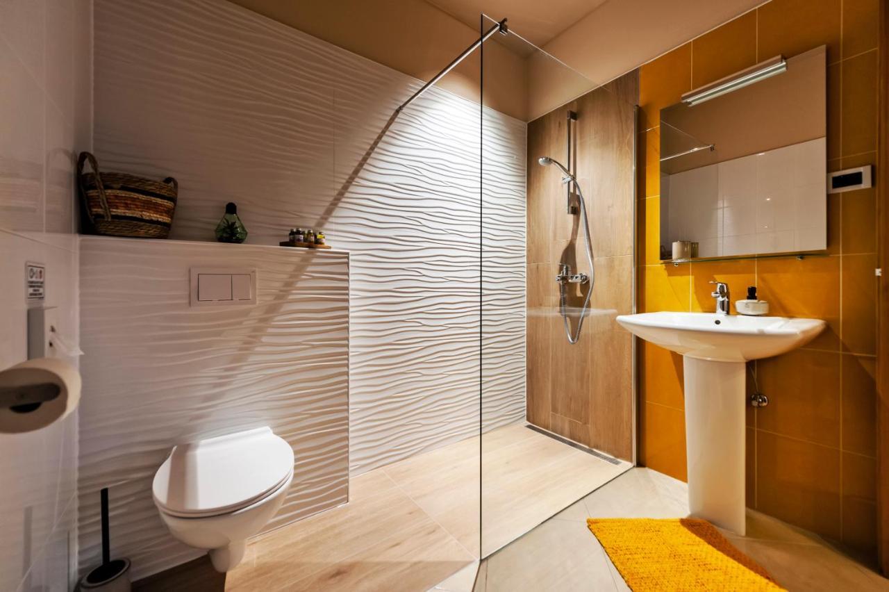 Room And Apartments Antea Rovinj Bagian luar foto