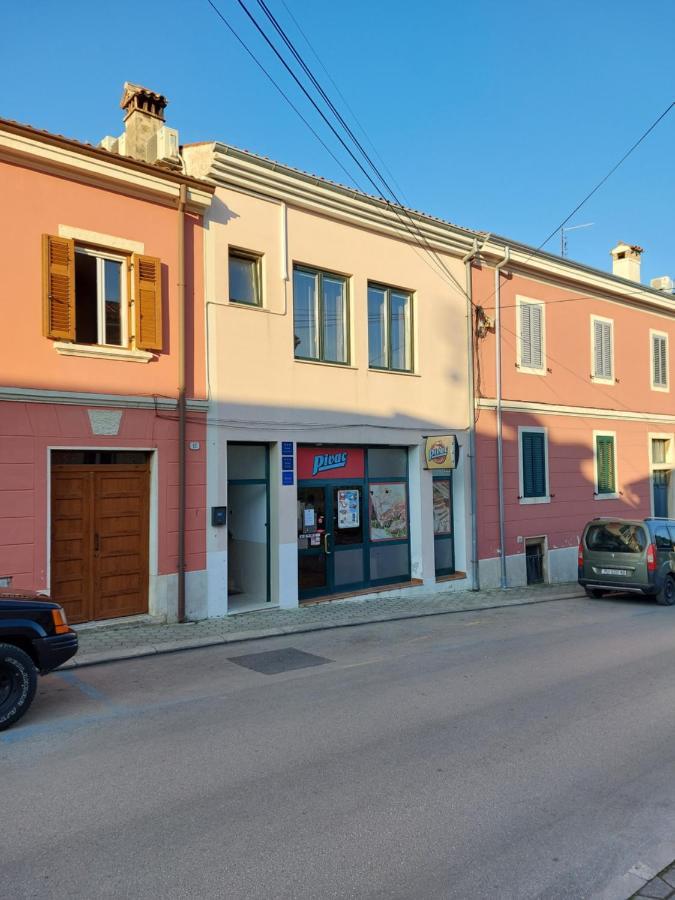 Room And Apartments Antea Rovinj Bagian luar foto