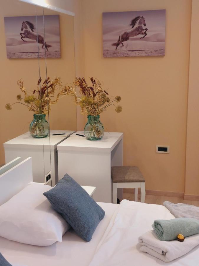 Room And Apartments Antea Rovinj Bagian luar foto