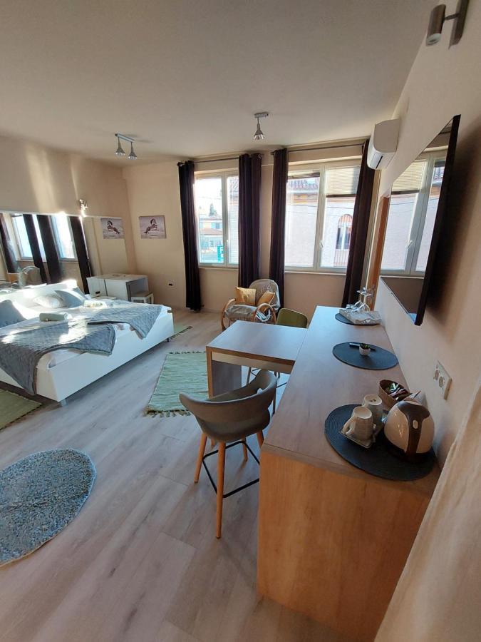 Room And Apartments Antea Rovinj Bagian luar foto