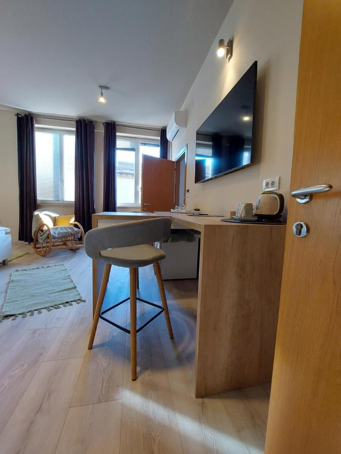 Room And Apartments Antea Rovinj Bagian luar foto