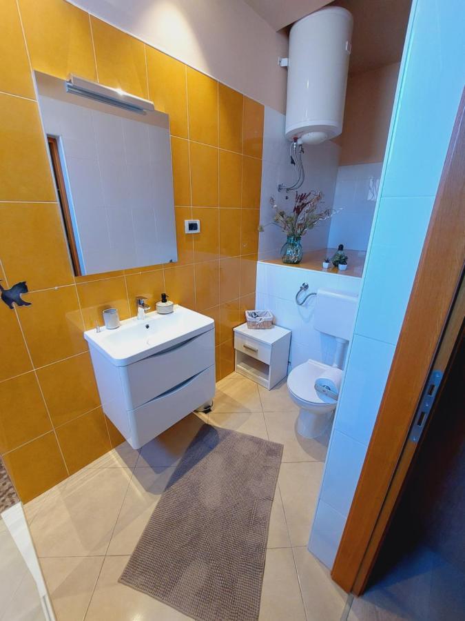Room And Apartments Antea Rovinj Bagian luar foto