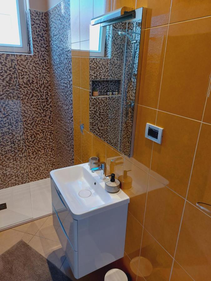 Room And Apartments Antea Rovinj Bagian luar foto